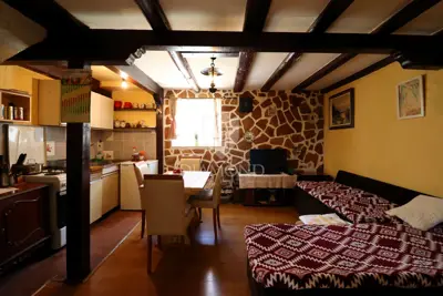 Kamena kuća 147 m², Poreč - 3 etaže i dvorište - 7