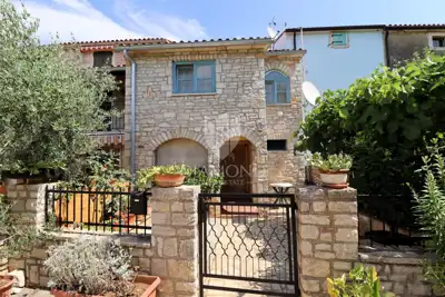 Kamena kuća 147 m², Poreč - 3 etaže i dvorište