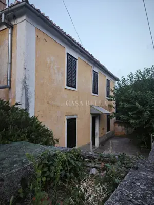 Steinhaus 100 m², Mali Dol - Garage und Grundstück 390 m² - 2