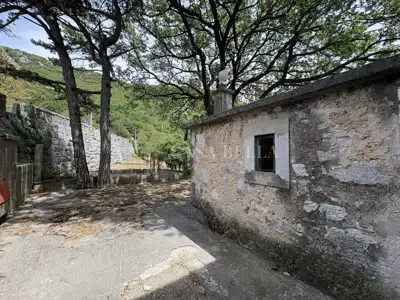 Stone house 100 m², Mali Dol - garage and yard 390 m² - 17
