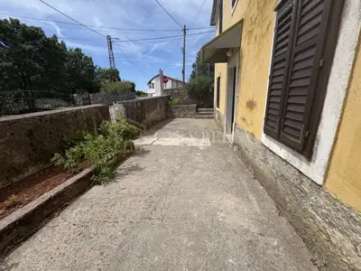Steinhaus 100 m², Mali Dol - Garage und Grundstück 390 m² - 18