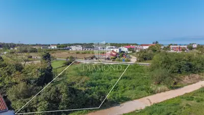 Building plot 2,680 m², Umag - near the center - 2