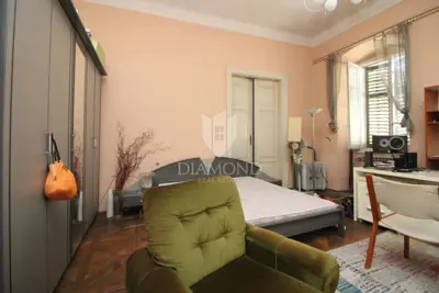 Stan 81 m², Centar Rijeke - 2 sobe i drvarnica - 2