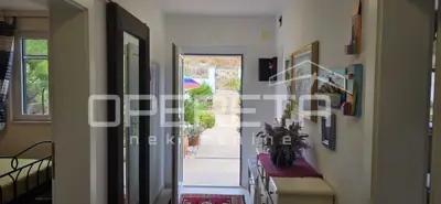 Kuća 140 m², Rukavac na Visu - 2 stana i terasa 50 m² - 15