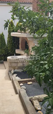 Kuća 140 m², Rukavac na Visu - 2 stana i terasa 50 m² - 12