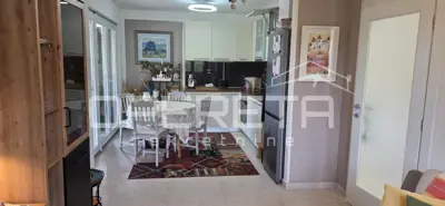 Kuća 140 m², Rukavac na Visu - 2 stana i terasa 50 m² - 21