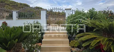 Kuća 140 m², Rukavac na Visu - 2 stana i terasa 50 m² - 11