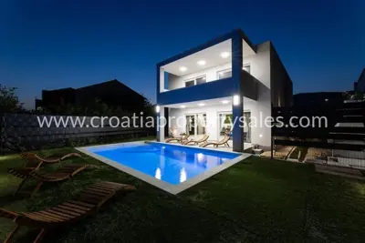 Vila 224 m², Kaštela - bazen i pogled na more - 2