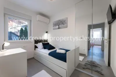 Vila 224 m², Kaštela - bazen i pogled na more - 8