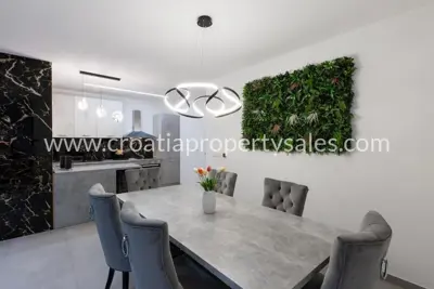 Vila 224 m², Kaštela - bazen i pogled na more - 5