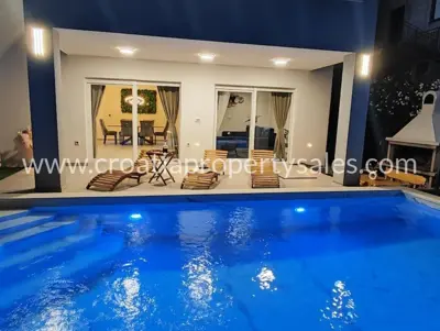 Vila 224 m², Kaštela - bazen i pogled na more - 3