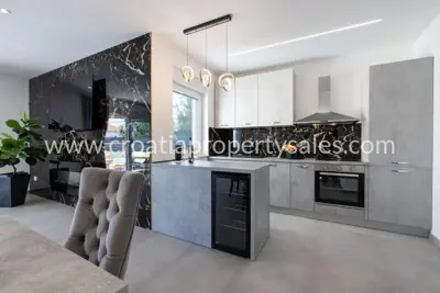 Vila 224 m², Kaštela - bazen i pogled na more - 4