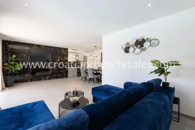 Vila 224 m², Kaštela - bazen i pogled na more - 9
