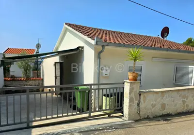 Dvojna kuća 80 m², Okrug Gornji, drugi red od mora - 21