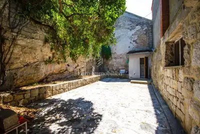 Otok Brač - kameni kaštel uz more - 14