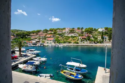 Otok Brač - kameni kaštel uz more - 5