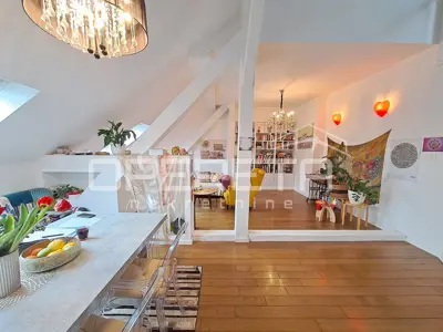 Stan s galerijom u srcu Zagreba – visoki stropovi i puno svjetla - 5