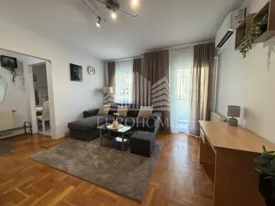 Stan 45 m² u mirnom okruženju – dostupan odmah