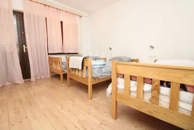 Kuća u Kršanu, 2 stambene jedinice i dodatno građevinsko zemljište - 17