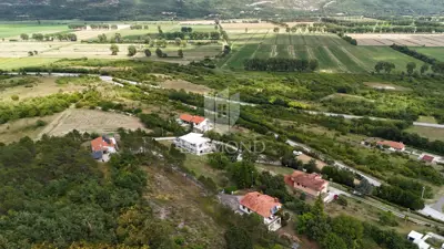 Kuća u Kršanu, 2 stambene jedinice i dodatno građevinsko zemljište