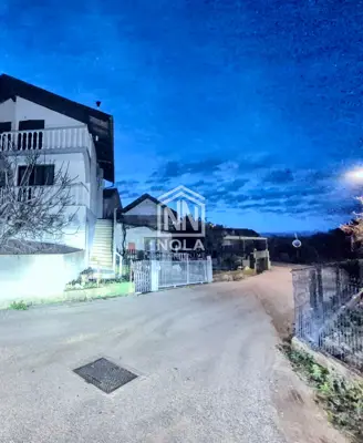 Haus 133 m², Pirovac - ruhige Lage und ordnungsgemäße Dokumentation