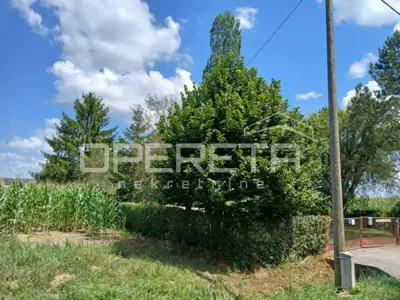 Building land 3,200 m², Bukevje - by the road and electricity - 3
