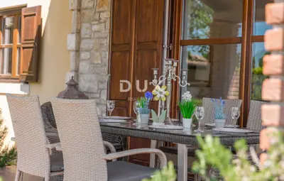 Freistehendes Haus 110 m², Sveti Lovreč, Pool und Garten - 19