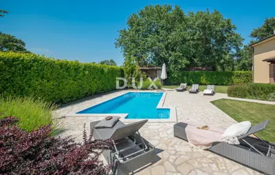 Freistehendes Haus 110 m², Sveti Lovreč, Pool und Garten - 21