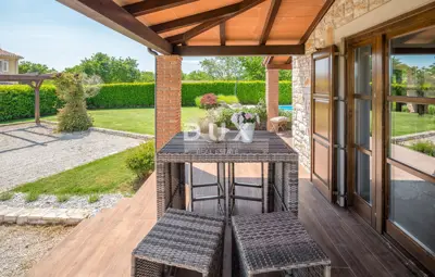 Freistehendes Haus 110 m², Sveti Lovreč, Pool und Garten - 18