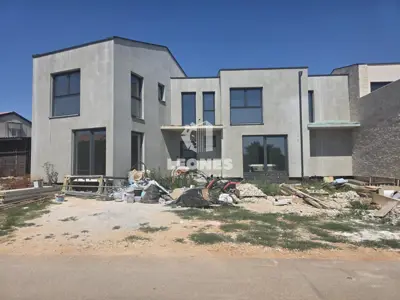 House 146 m², Umag - pool and 3 parking spaces - 2