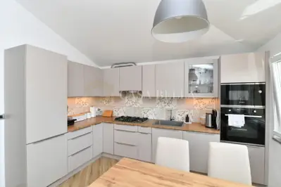 KASTAV-NOVOGRADNJA-110,44 m²-3S+DB SA POGLEDOM NA MORE - 2