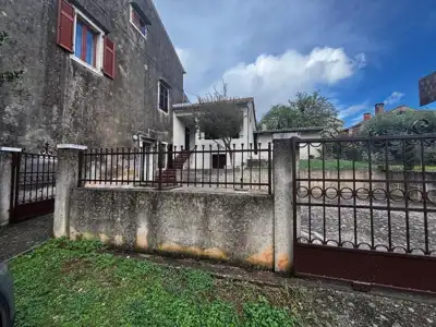 Kuća 154 m², Poreč - kamena kuća s dvije stambene jedinice