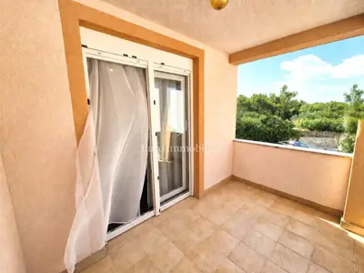 Apartman 58 m², Uvala Soline - 2 spavaće sobe i terasa