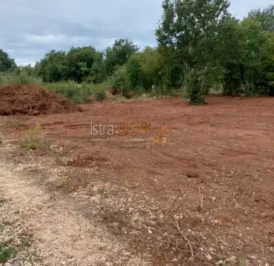 Poljoprivredno zemljište, Valtura - miran dio naselja, pristupni put