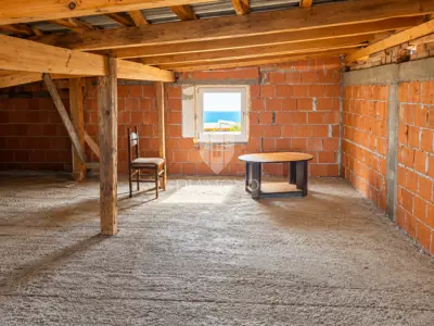 Kuća s velikom okućnicom od 2300 m² u mirnom okruženju - 8