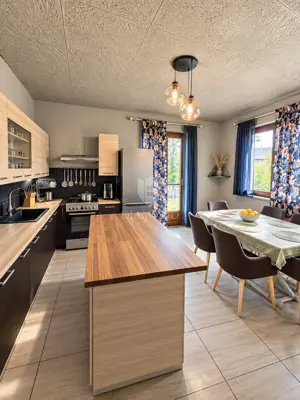 Kuća s velikom okućnicom od 2300 m² u mirnom okruženju - 2