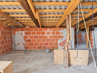 Kuća s velikom okućnicom od 2300 m² u mirnom okruženju - 10