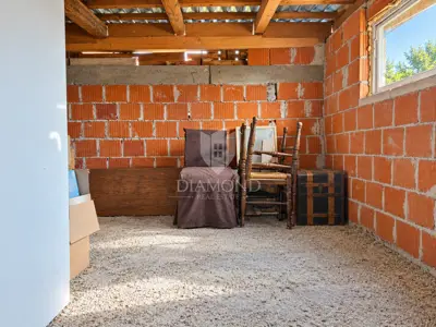 Kuća s velikom okućnicom od 2300 m² u mirnom okruženju - 11