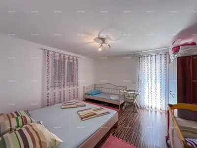 House in Valbandon, two apartments and garage - 13