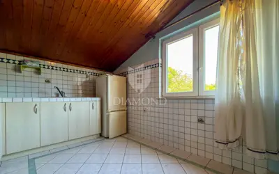 House 200 m², Labin surroundings, yard and auxiliary building - 11