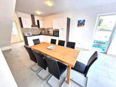 Apartman 64 m², Malinska - bazen i okućnica - 3