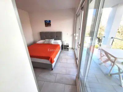 Apartman 64 m², Malinska - bazen i okućnica - 14