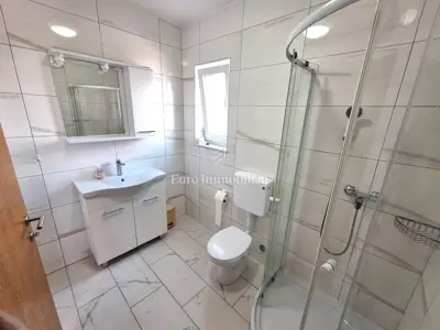 Apartman 64 m², Malinska - bazen i okućnica - 17
