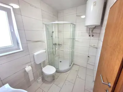 Apartman 64 m², Malinska - bazen i okućnica - 16