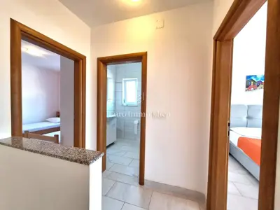 Apartman 64 m², Malinska - bazen i okućnica - 10