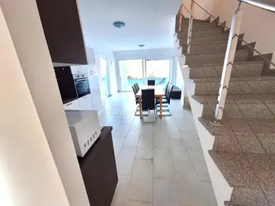 Apartman 64 m², Malinska - bazen i okućnica - 7