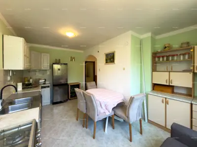 Apartment 58 m², Pula Kaštanjer - near the center and two loggias - 14