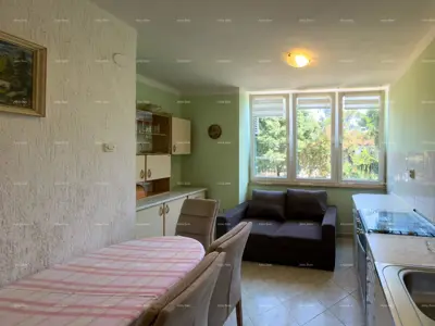 Apartment 58 m², Pula Kaštanjer - near the center and two loggias - 12