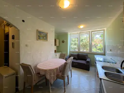 Apartment 58 m², Pula Kaštanjer - near the center and two loggias - 11