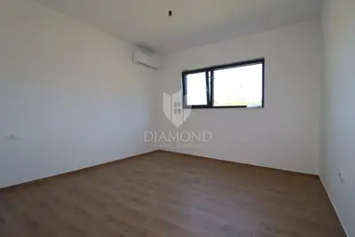 Dvojna kuća 138 m², Poreč okolica, bazen i okućnica - 8